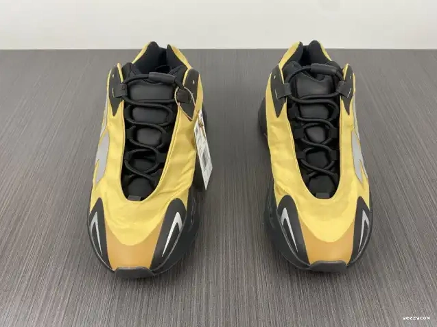 Flux' MNVN Boost GZ0717 Yeezy 'Honey 700 0610